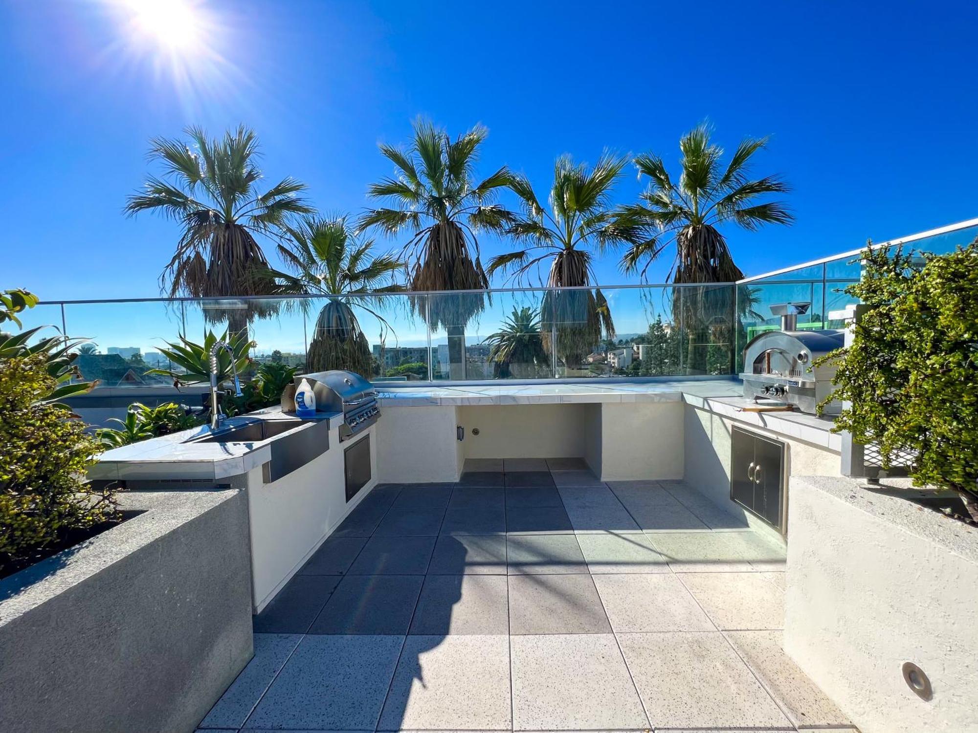 Luxury Downtown Los Angeles Penthouse Condo With Skyline Views — Photos 1